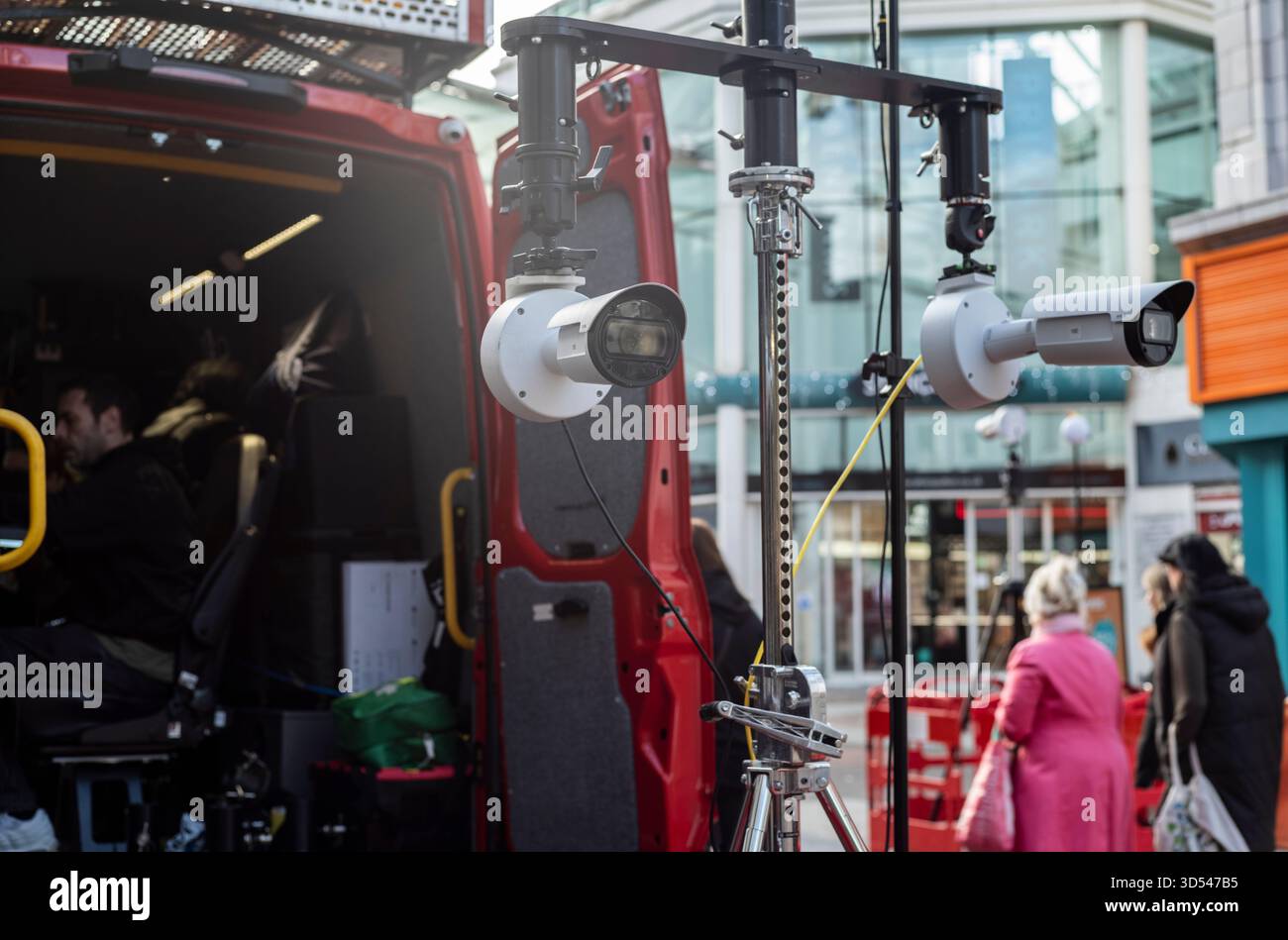 Metropolitan police caméras de reconnaissance faciale en direct en fonctionnement situé sur Sutton High Street, Greater London, Angleterre, Royaume-Uni Banque D'Images