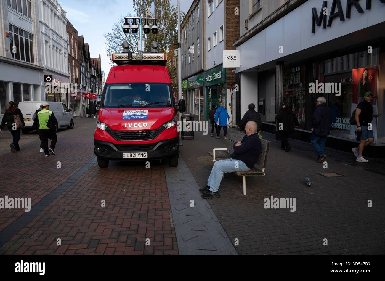 Metropolitan police caméras de reconnaissance faciale en direct en fonctionnement situé sur Sutton High Street, Greater London, Angleterre, Royaume-Uni Banque D'Images