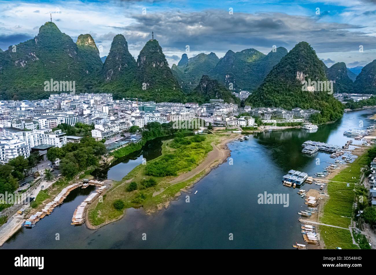 Vue aérienne de Yangshuo et de la rivière Li dans la région du Guangxi, Chine Banque D'Images
