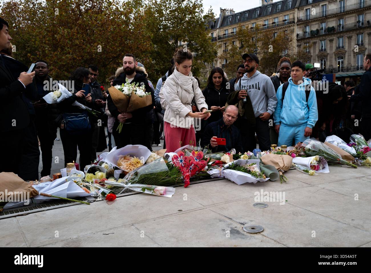 Paris, France. 13 novembre 2025. 13 novembre 2025 à Paris. Mémorial sur les lieux des attentats terroristes du 13 novembre 2015 - 13/11/2025 - France/Paris - Gilles Bader/le Pictorium crédit : LE PICTORIUM/Alamy Live News Banque D'Images