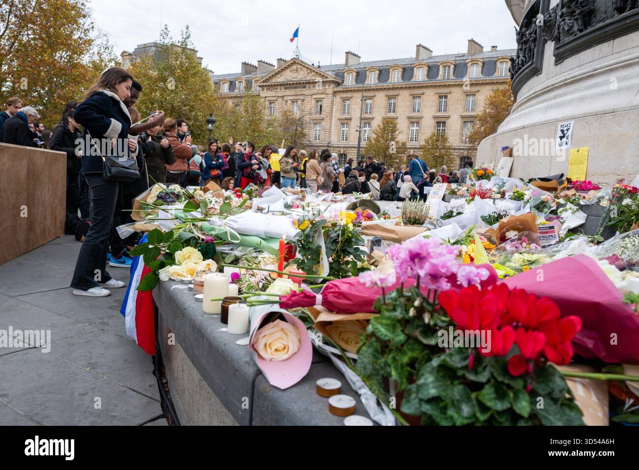 Paris, France. 13 novembre 2025. 13 novembre 2025 à Paris. Mémorial sur les lieux des attentats terroristes du 13 novembre 2015 - 13/11/2025 - France/Paris - Gilles Bader/le Pictorium crédit : LE PICTORIUM/Alamy Live News Banque D'Images