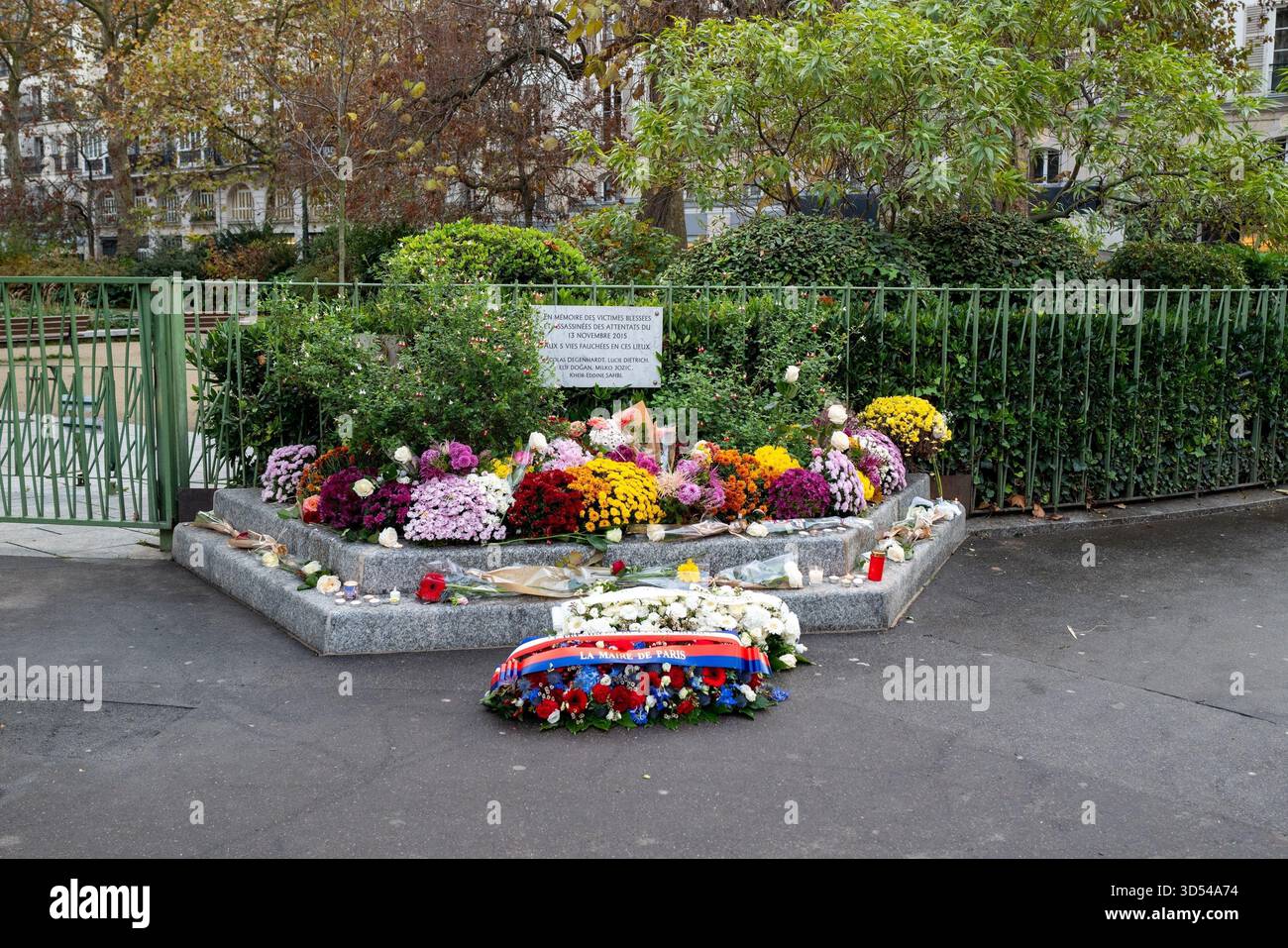 Paris, France. 13 novembre 2025. 13 novembre 2025 à Paris. Mémorial sur les lieux des attentats terroristes du 13 novembre 2015 - 13/11/2025 - France/Paris - Gilles Bader/le Pictorium crédit : LE PICTORIUM/Alamy Live News Banque D'Images