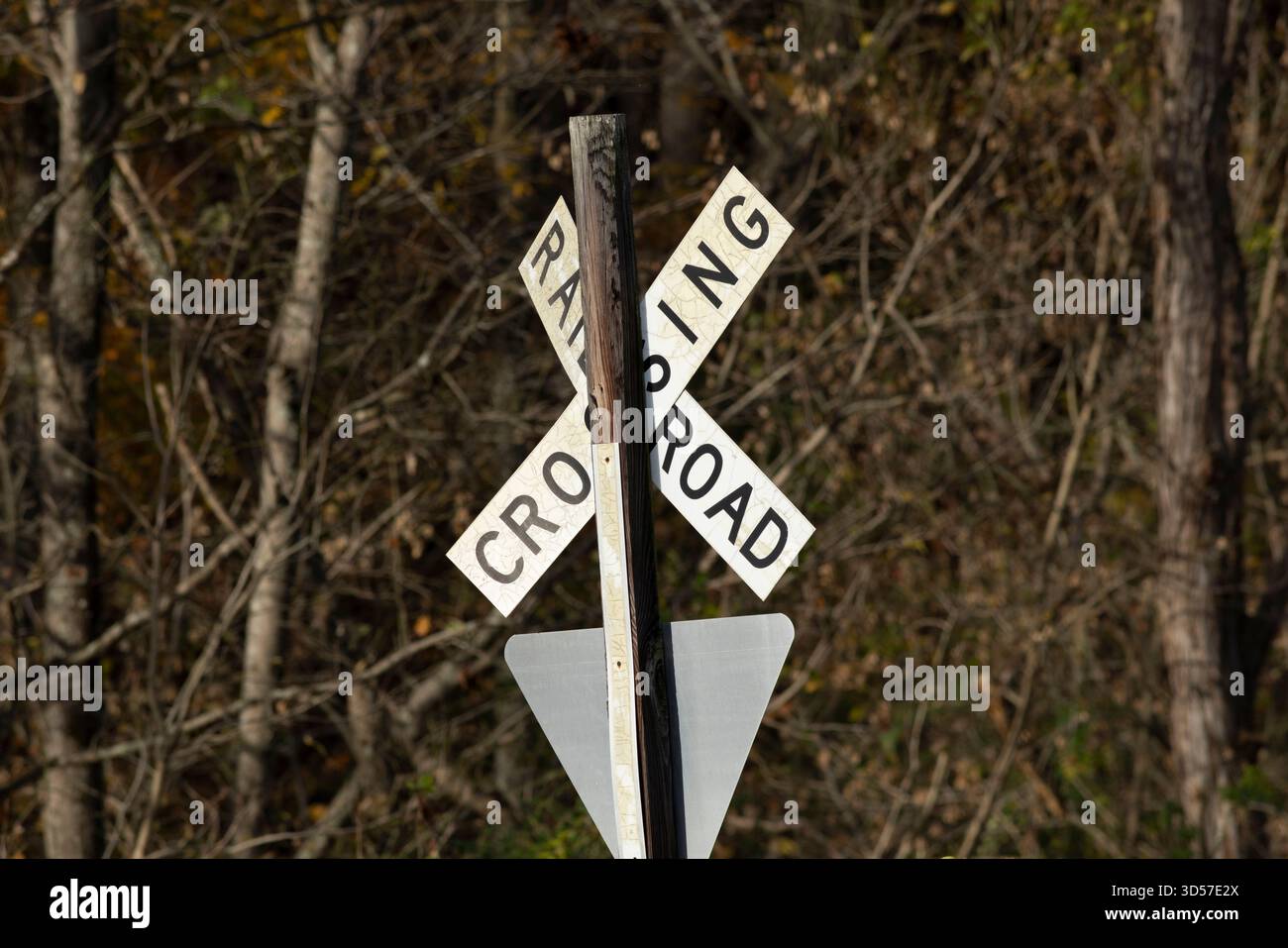 Chemin de fer cross Bucks Crossing signe dans la ville rurale USA Banque D'Images