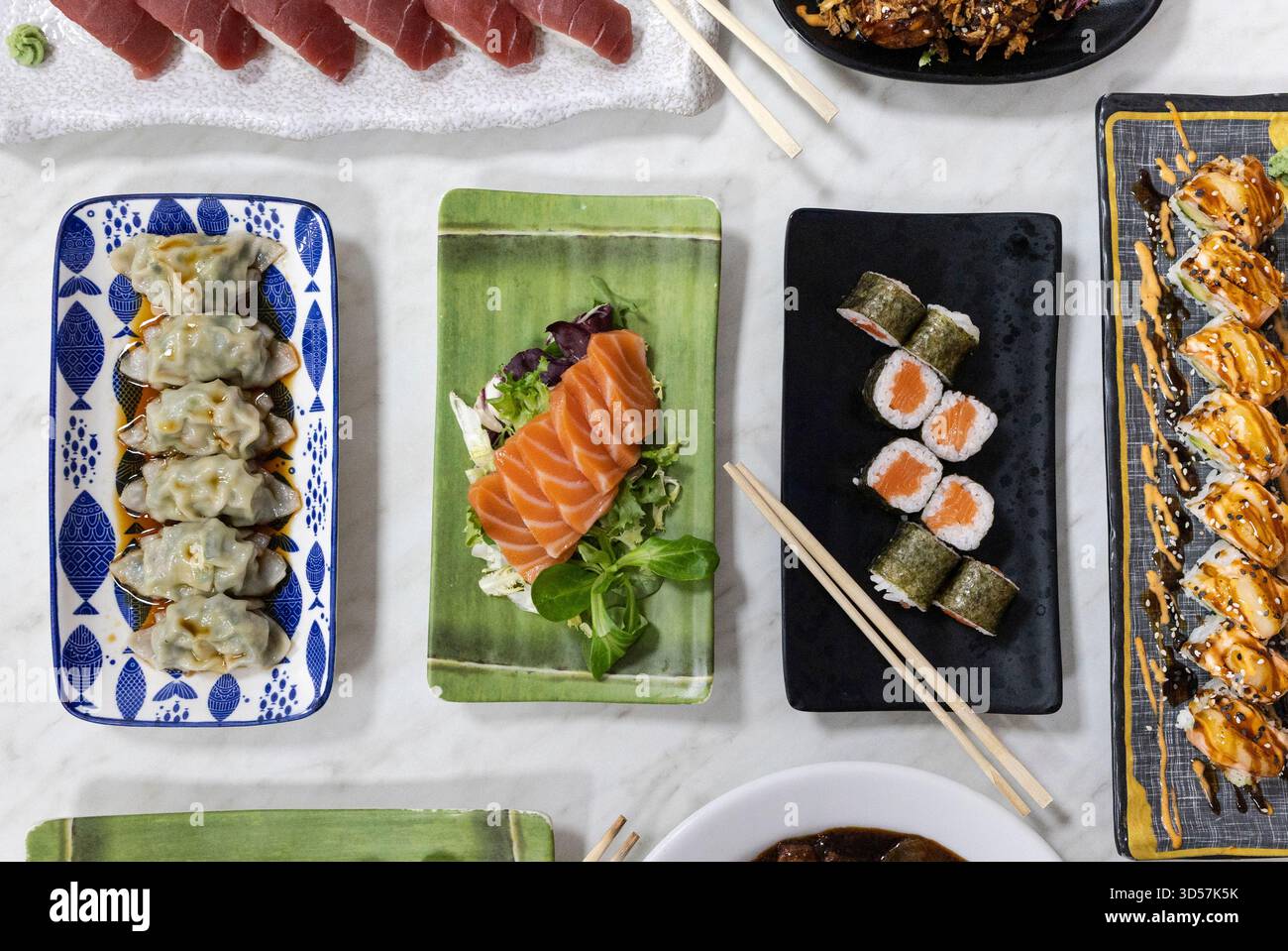 Plats japonais préparés pour le dîner asiatique Banque D'Images