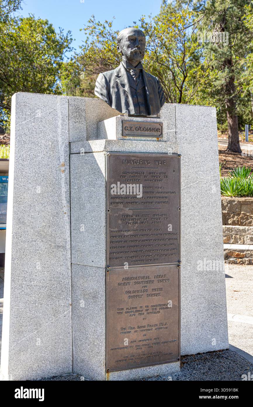 Mémorial à C y O'Connor au barrage de Mundaring Weir construit en 1903 pour le Goldfields Water Supply Scheme à Mundaring près de Perth, Australie occidentale, Australie occidentale Banque D'Images