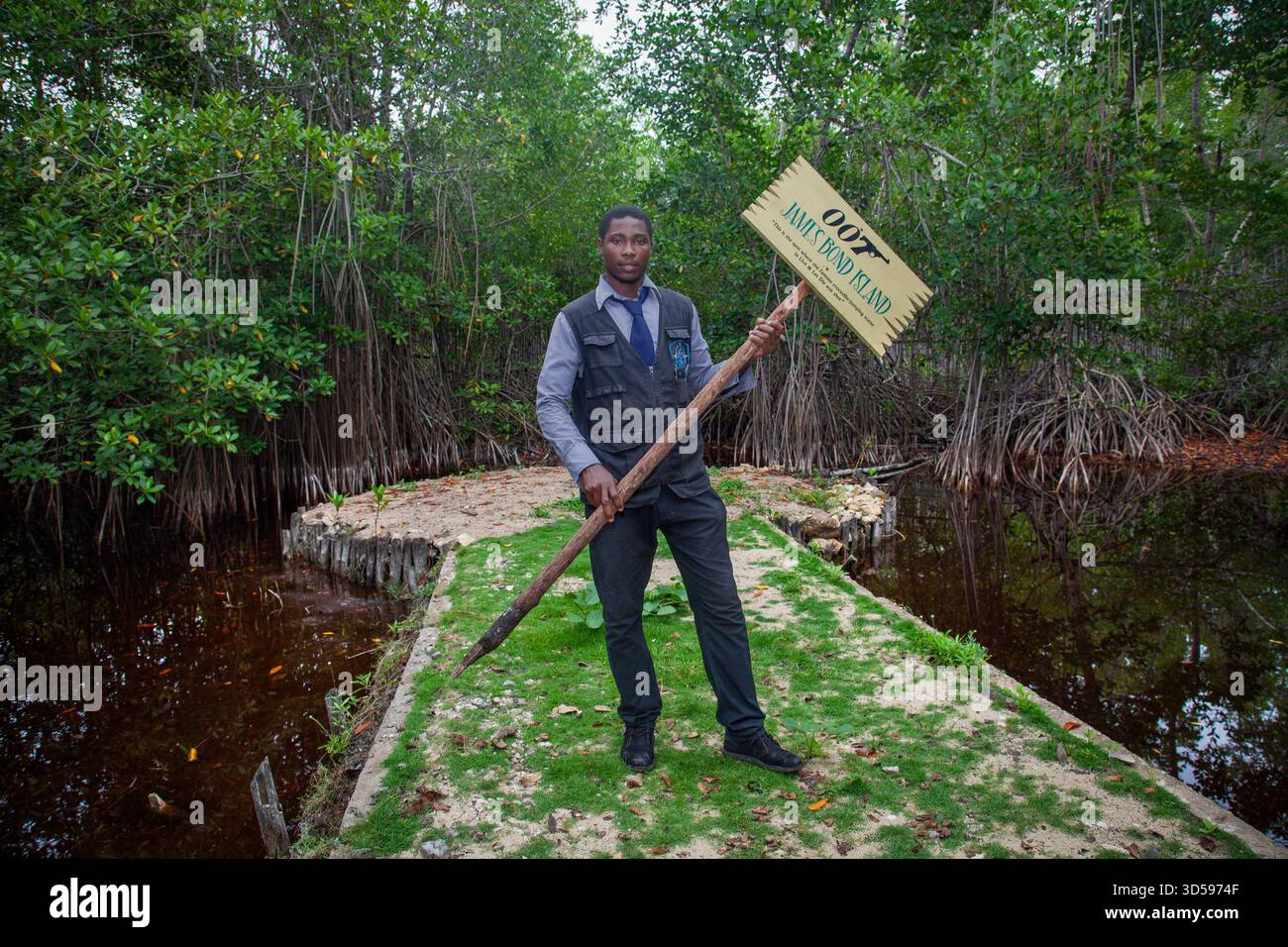 Jamaïque, le Jamaica Swamp Safari est un zoo avec principalement des crocodiles. Un petit pont avec une petite île au milieu a été utilisé dans le film de James Bond DocNo Banque D'Images