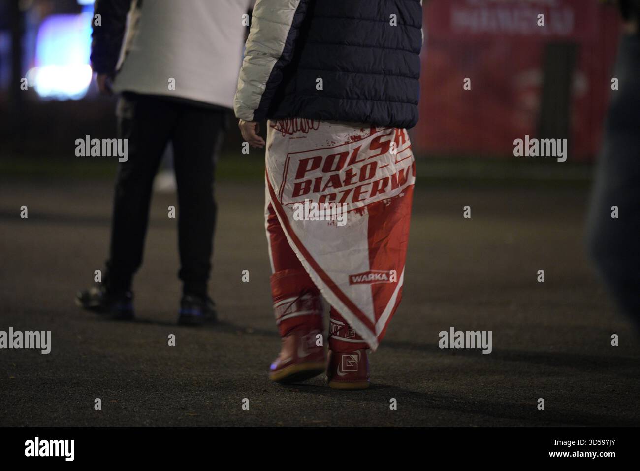 Varsovie, Pologne. 14 novembre 2025. Les supporters polonais et néerlandais sont vus au stade national PGE de Varsovie, en Pologne, le 14 novembre 2025 avant le match de qualification de la Coupe du monde de la FIFA. (Photo de Jaap Arriens/Sipa USA) crédit : Sipa USA/Alamy Live News Banque D'Images