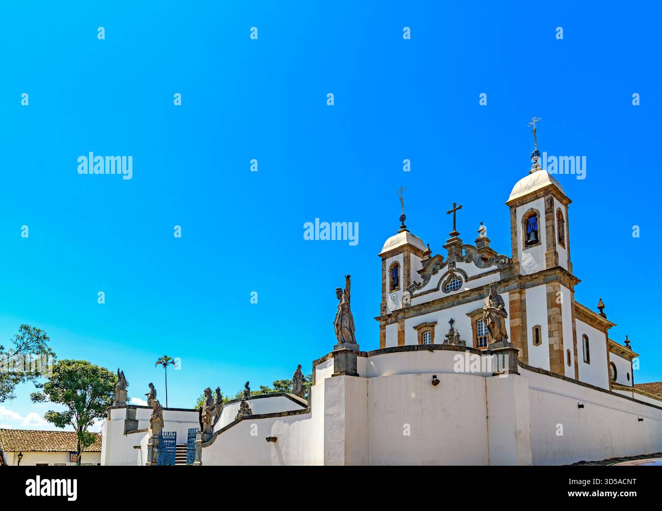 Sanctuaire de Bom Jesus de Matosinhos et sculptures des douze prophètes par Aleijadinho dans la ville de Congonhas dans le Minas Gerais Banque D'Images