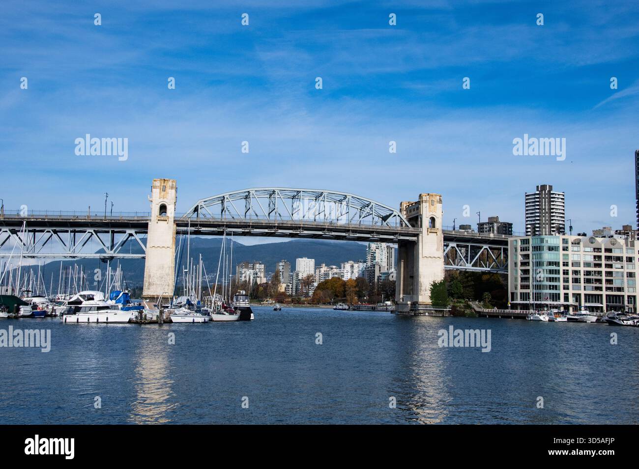 Pont de la rue Burrard depuis Granville Island à Vancouver, Colombie-Britannique, Canada Banque D'Images