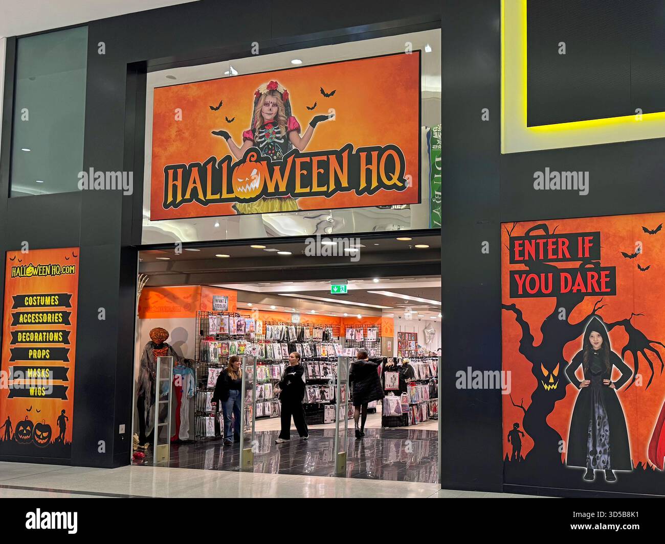 Dublin, Irlande - 20 octobre 2025 : vitrine du siège d'Halloween au Jervis Shopping Centre à Dublin. Banque D'Images