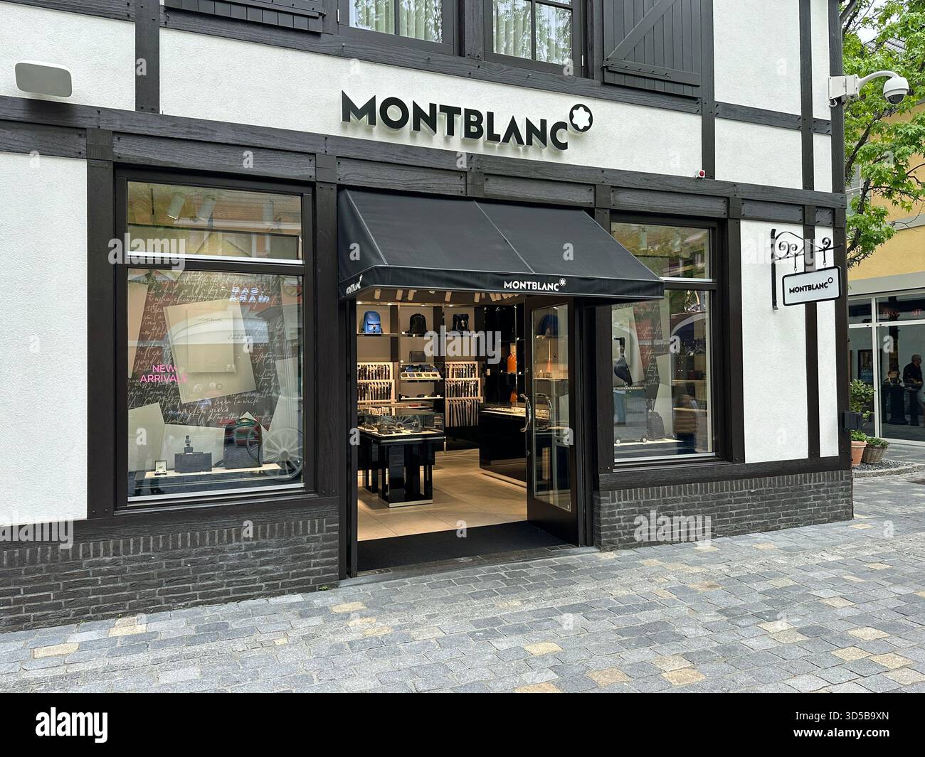 Roermond, pays-Bas - 8 mai 2024 : entrée de la chaîne Montblanc. Banque D'Images