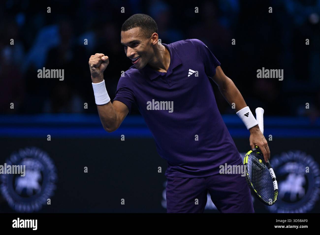 Felix Auger-Aliassime (CAN) lors du match simple entre Alexander Zverev (GER) et Felix Auger-Aliassime (CAN) lors de la sixième journée des finales Nitto ATP 2025 à l'Inalpi Arena le 14 novembre 2025 à Turin, Italie Banque D'Images