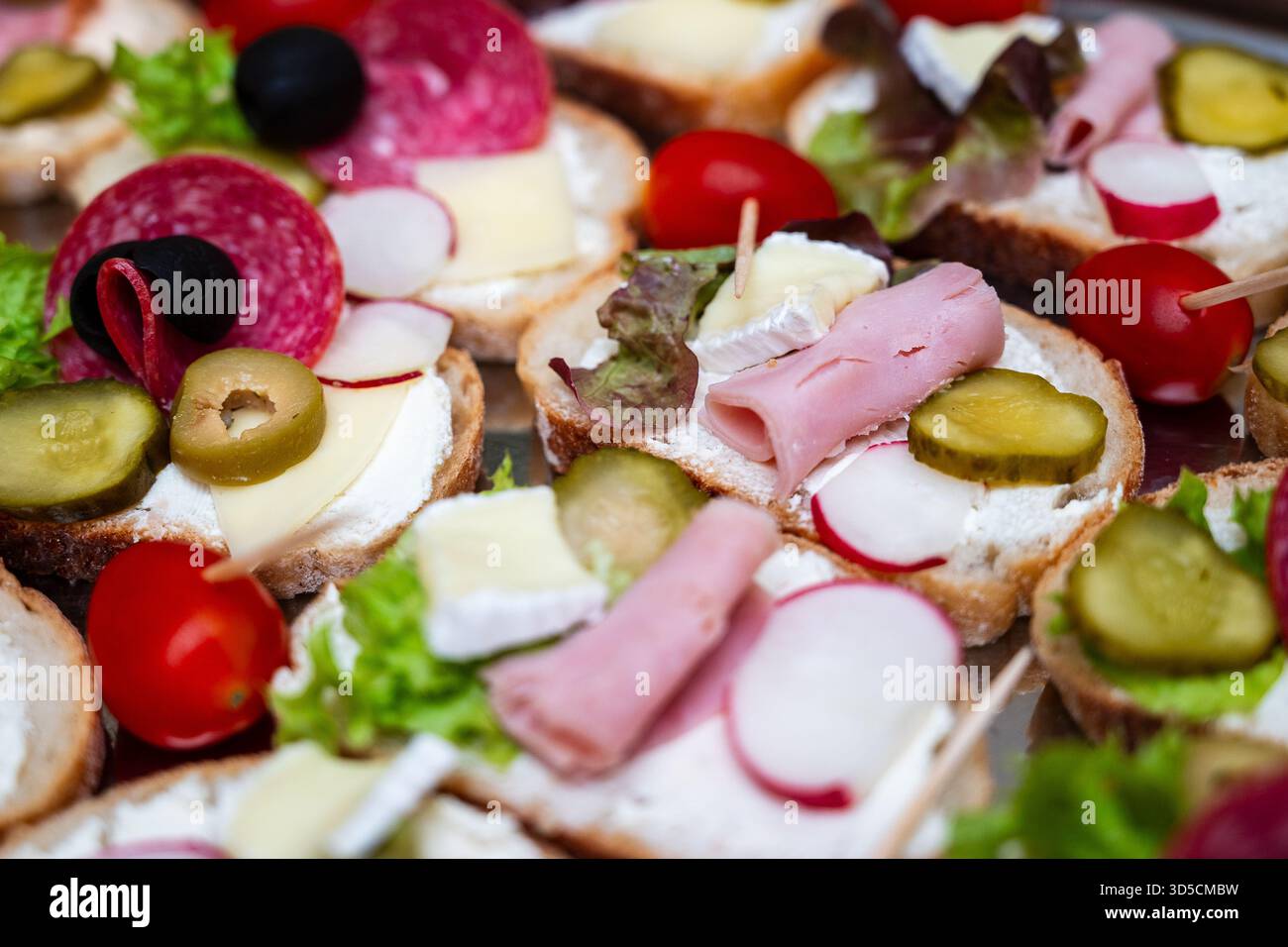 un plateau de canapés salés lors d'un événement d'entreprise Banque D'Images