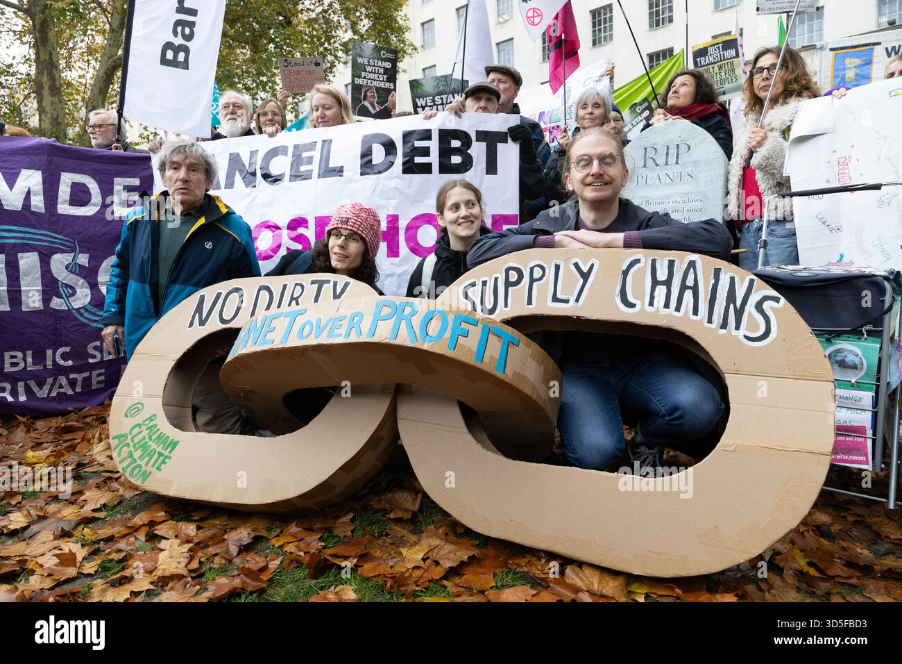Manifestation de la Journée internationale de la justice climatique, Downing Street, Londres, Royaume-Uni Banque D'Images