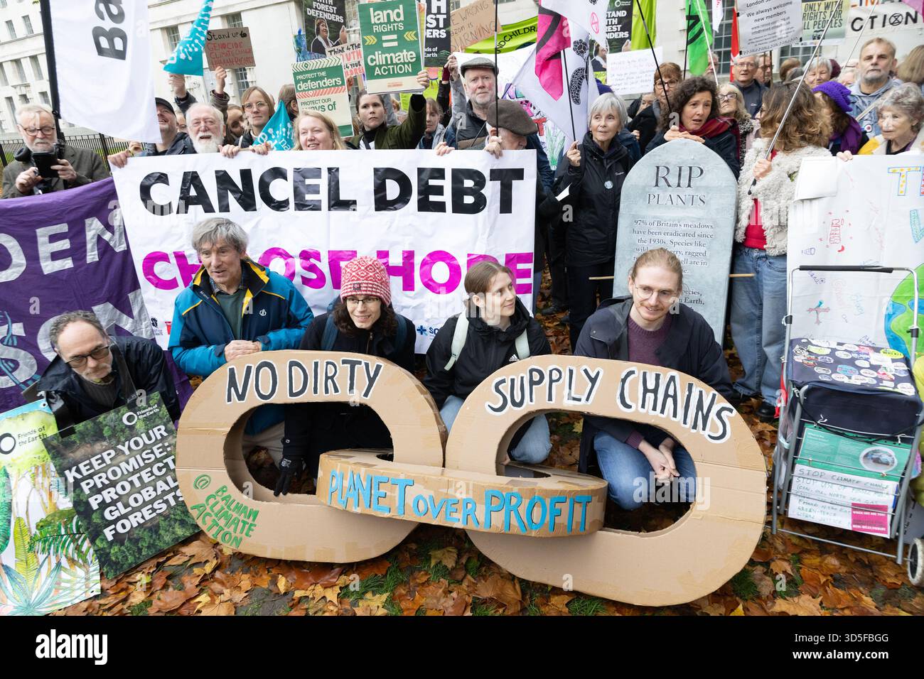 Manifestation de la Journée internationale de la justice climatique, Downing Street, Londres, Royaume-Uni Banque D'Images