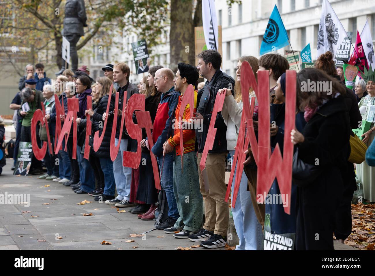 Manifestation de la Journée internationale de la justice climatique, Downing Street, Londres, Royaume-Uni Banque D'Images