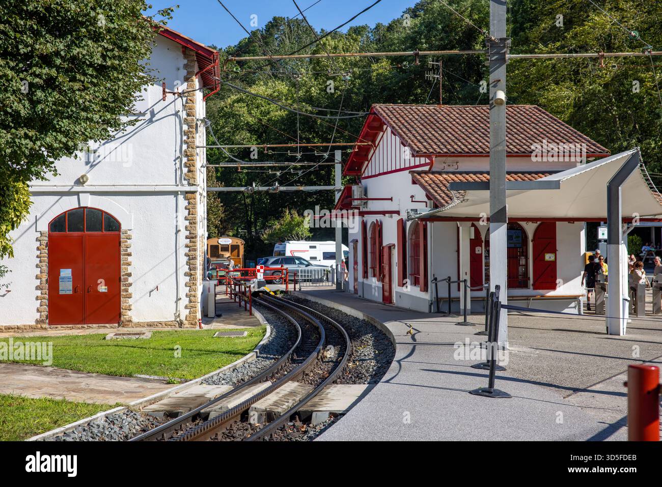 Station du col de Saint-Ignace, menant à la montagne Larrun dans le magnifique village de Sare, France Banque D'Images