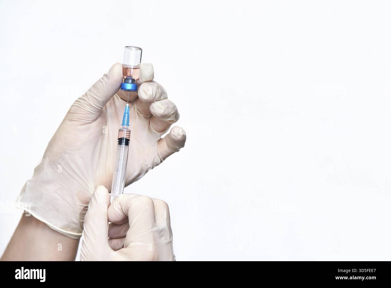 Docteur main holf médicament vaccin. Traitement de santé anti-virus. Infirmière médicale chirurgicale. Laboratoire de pharmacie. Centre de la résection. Concept Covid. Sécurité ana Banque D'Images