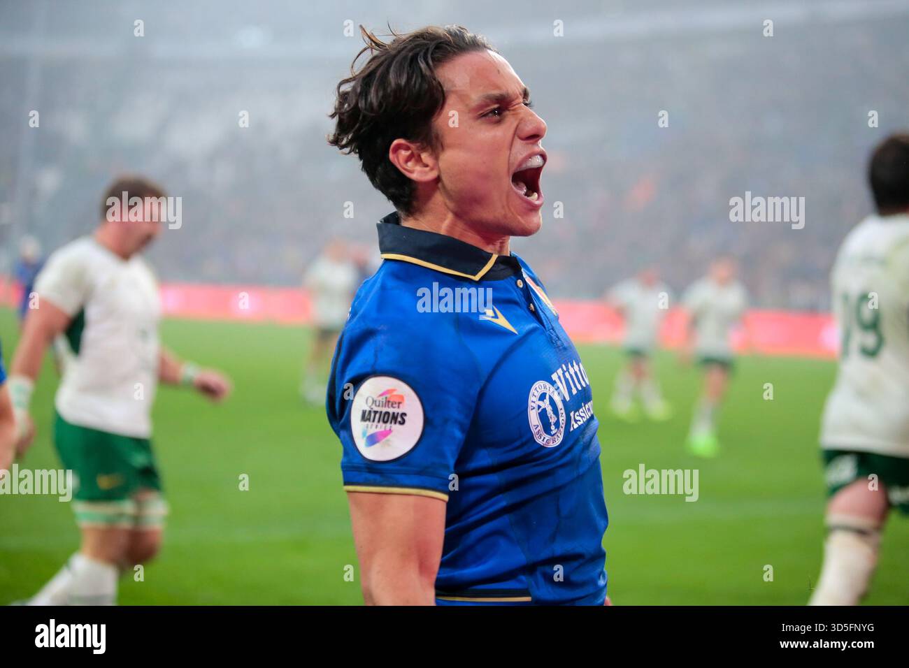 Turin, Italie. 15 novembre 2025. Ange CAPUOZZO d'Italie célébrant après avoir marqué un essai lors du match de rugby Autumn Nations Series 2025 entre l'Italie et l'Afrique du Sud au stade Allianz le 15 novembre 2025 à Turin, Italie. Crédit : Nderim Kaceli/Alamy Live News Banque D'Images