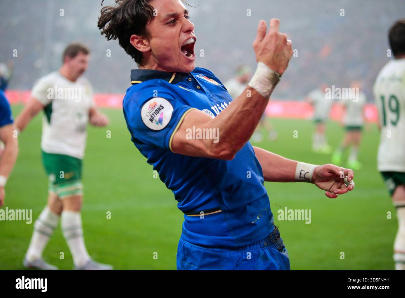 Turin, Italie. 15 novembre 2025. Ange CAPUOZZO d'Italie célébrant après avoir marqué un essai lors du match de rugby Autumn Nations Series 2025 entre l'Italie et l'Afrique du Sud au stade Allianz le 15 novembre 2025 à Turin, Italie. Crédit : Nderim Kaceli/Alamy Live News Banque D'Images