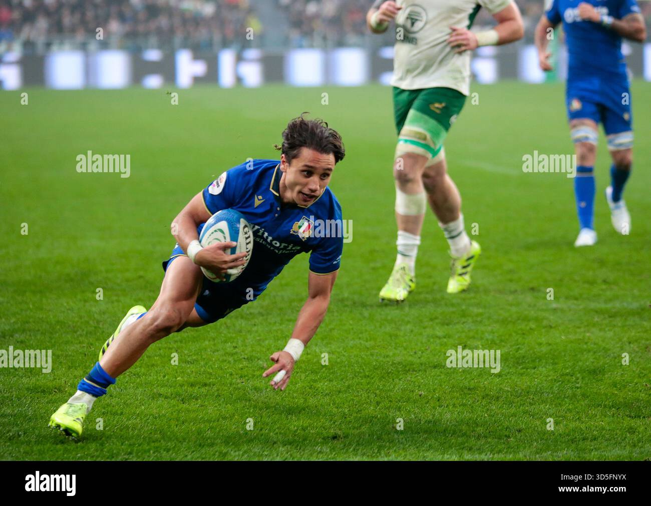 Turin, Italie. 15 novembre 2025. Ange CAPUOZZO de l'Italie lors du match de rugby Autumn Nations Series 2025 entre l'Italie et l'Afrique du Sud au stade Allianz le 15 novembre 2025 à Turin, Italie. Crédit : Nderim Kaceli/Alamy Live News Banque D'Images