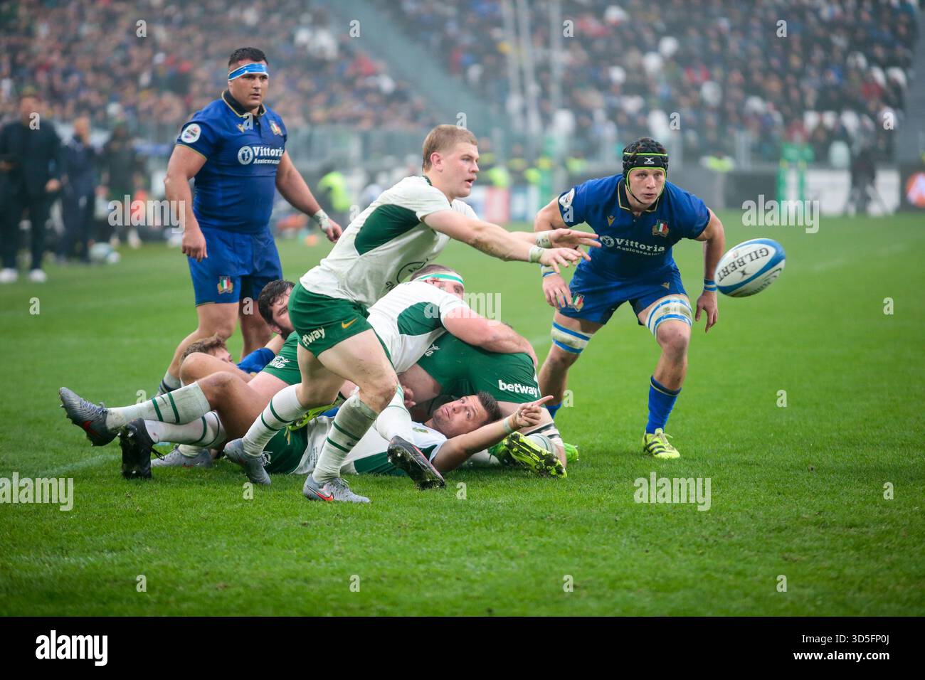 Turin, Italie. 15 novembre 2025. Morne van den Berg de l'Afrique du Sud lors du match de rugby Autumn Nations Series 2025 opposant l'Italie et l'Afrique du Sud au stade Allianz le 15 novembre 2025 à Turin, Italie. Crédit : Nderim Kaceli/Alamy Live News Banque D'Images