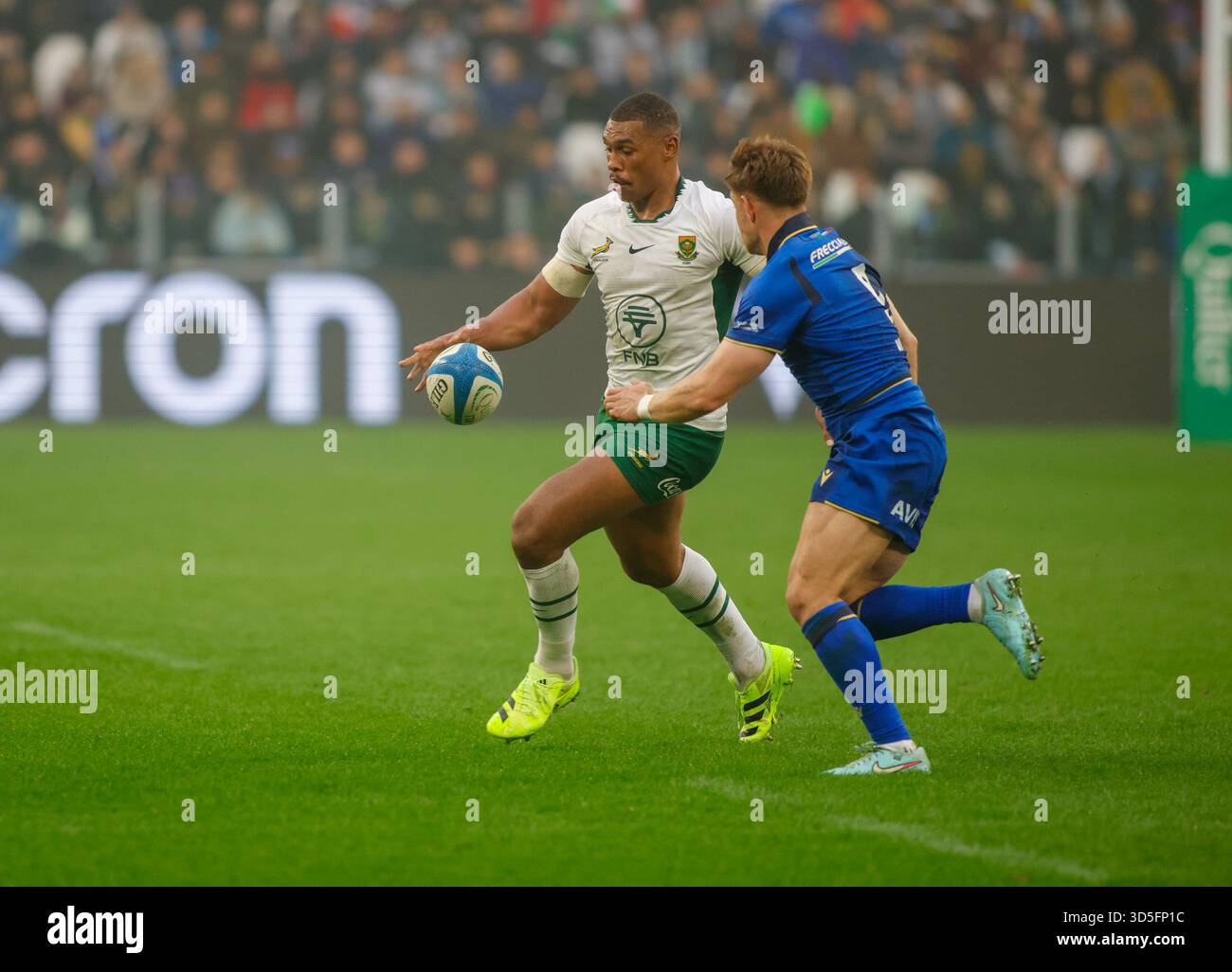 Turin, Italie. 15 novembre 2025. Damian Willemse d'Afrique du Sud et Stephen VARNEYv lors du match de rugby Autumn Nations Series 2025 opposant l'Italie et l'Afrique du Sud au stade Allianz le 15 novembre 2025 à Turin, en Italie. Crédit : Nderim Kaceli/Alamy Live News Banque D'Images