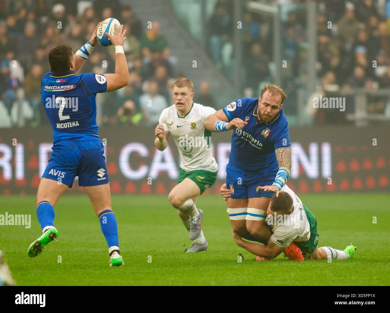 Turin, Italie. 15 novembre 2025. Giacomo NICOTERA d'Italie, Niccolò CANNONE d'Italie et Morne van den Berg d'Afrique du Sud lors du match de rugby Autumn Nations Series 2025 opposant l'Italie et l'Afrique du Sud au stade Allianz le 15 novembre 2025 à Turin, Italie. Crédit : Nderim Kaceli/Alamy Live News Banque D'Images
