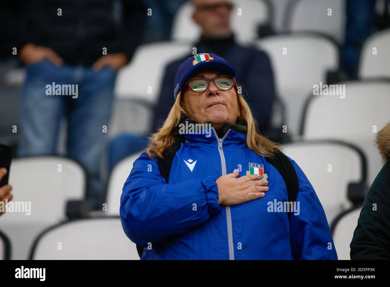 Turin, Italie. 15 novembre 2025. Les joueurs italiens lors de l'hymne national lors du match de rugby Autumn Nations Series 2025 entre l'Italie et l'Afrique du Sud au stade Allianz le 15 novembre 2025 à Turin, en Italie. Crédit : Nderim Kaceli/Alamy Live News Banque D'Images