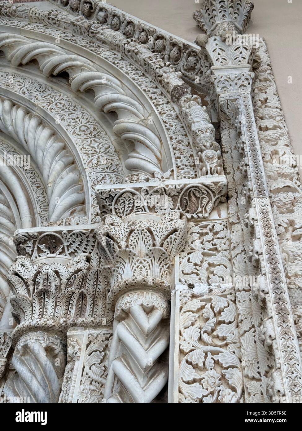 Cathédrale de Palerme : la beauté dans les détails - Image de stock capturée avec un smartphone