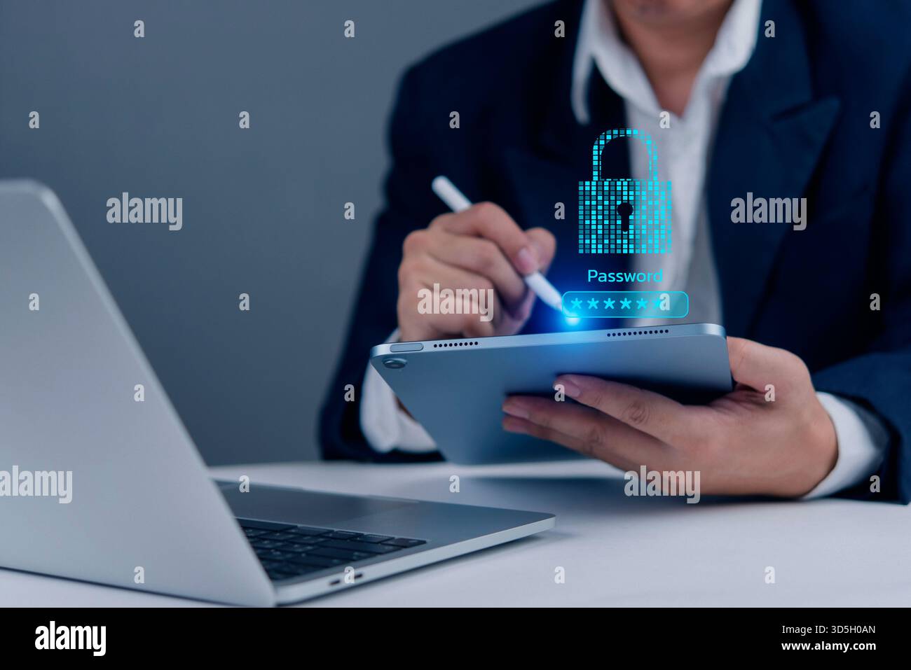 Concept de sécurité des données d'entreprise. Personne saisissant un mot de passe sur une tablette. Protection des informations en ligne, des données confidentielles et de l'accès intelligent. Données bre Banque D'Images