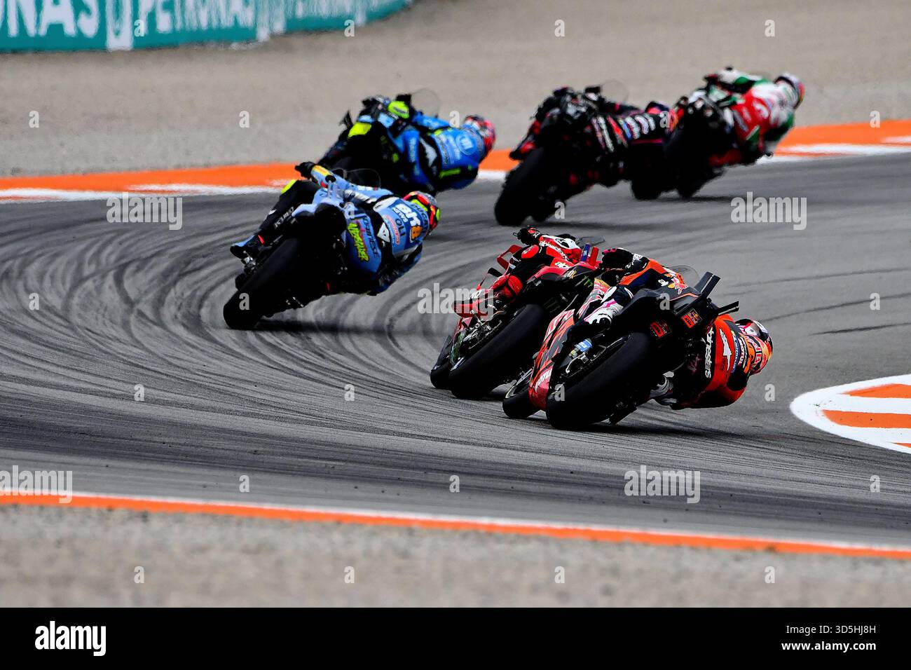 Course lors de la course de sprint au Valencia 2025 MotoGP sur le circuit de la Comunitat Valenciana Ricardo Tormo à Valence, Espagne. (Crédits : Unicode images/Alamy Live News) Banque D'Images