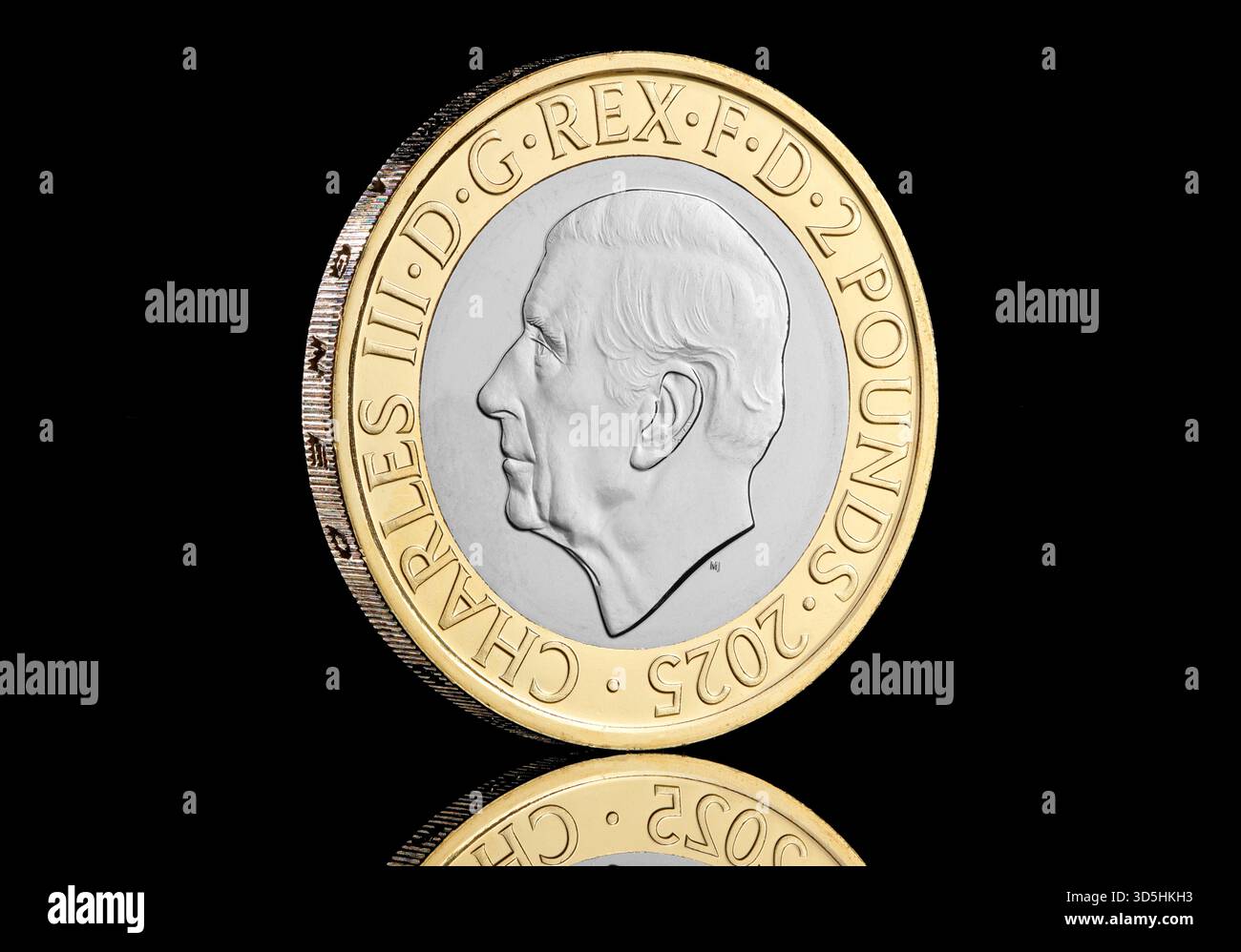 2025 Royaume-Uni pièce de 2 £ pour commémorer le 125e anniversaire de RRS Discovery. L'avers présente un portrait du roi Charles III par Martin Jennings Banque D'Images