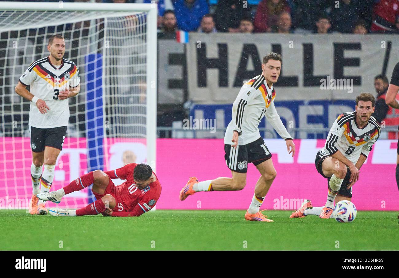 Leon Goretzka d'Allemagne Florian Wirtz d'Allemagne Waldemar Anton d'Allemagne concourent pour le ballon, plaquage, duel, header, zweikampf, action, lutte contre Sanel Sinani du Luxembourg dans le match de qualification de la Coupe du monde de la FIFA 2026 LUXEMBOURG - ALLEMAGNE 0-2 dans la saison 2025/2026 le 14 novembre 2025 au Luxembourg. Photographe : ddp images / STAR-images Banque D'Images