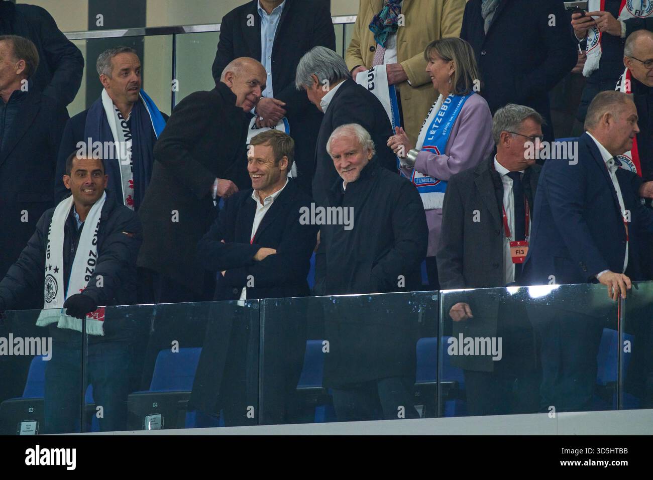 Luxembourg, Luxembourg. 14 novembre 2025. Bernd Neuendorf, président de la DFB Fédération allemande de football, Rudi Voeller, Voeller (DFB Sportdirektor), Ehefrau Sabrina Hans-Joachim Watzke, directeur général de la BVB, membre de la DFB-Praesidium, vice-président de la DFB, lors du match de qualification de la Coupe du monde FIFA 2026 LUXEMBOURG - ALLEMAGNE 0-2 en saison 2025/2026 le 14 novembre 2025 au Luxembourg. Photographe : ddp images/STAR-images crédit : ddp Media GmbH/Alamy Live News Banque D'Images