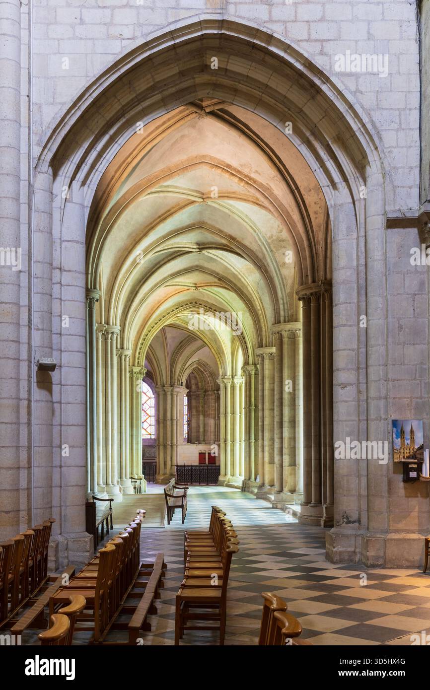 Une arche à l'abbaye romane de Saint Etienne (1063), lieu de sépulture de Guillaume le Conquérant (c. 1028-1087), à Caen (Calvados), France Banque D'Images