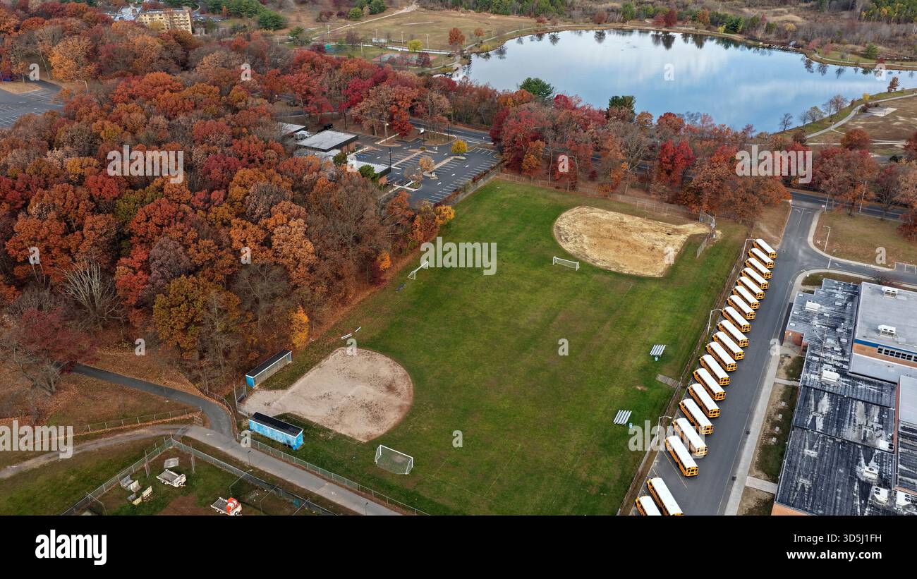 Vue aérienne des terrains de baseball de l'école secondaire Sayreville War Memorial avec Kennedy Park en arrière-plan Banque D'Images