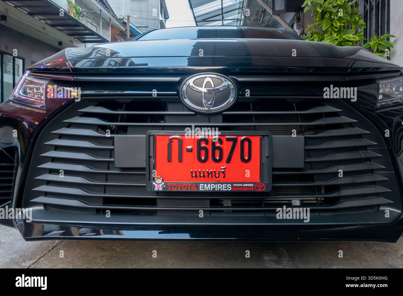 Face avant d'une Toyota Yaris ATIV noire, plaque d'immatriculation thaïlandaise, 2025 Banque D'Images