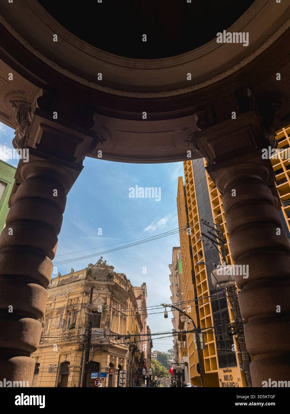 Gros plan construction de museaum de café, à Santos Brésil. 15 novembre 2025. Banque D'Images