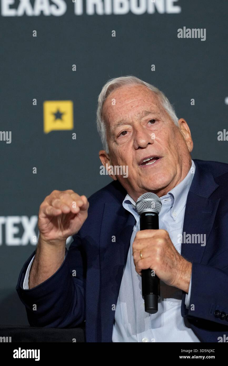 Austin Texas USA, 15 novembre 2025 : L'auteur et journaliste WALTER ISAACSON parle de son nouveau livre, "The Greatest sentence Ever Written", lors de la dernière journée du 15e Festival annuel du Texas Tribune. Le festival est l'un des rassemblements les plus importants du pays de décideurs, d'experts politiques, de journalistes et d'auteurs, attirant plusieurs milliers de participants pendant ses trois jours dans le centre-ville d'Austin. ©Bob Daemmrich Banque D'Images