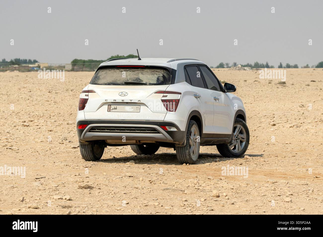 Doha, Qatar - 15 novembre 2025 : Crossover compact blanc coréen Hyundai Creta ix25 Desert Banque D'Images