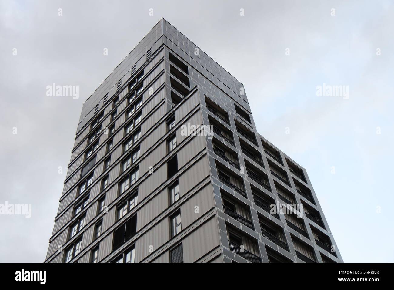 La Tour Elithis, bâtiment à énergie positive, vue extérieure, ville de Saint-Étienne, département de la Loire, France Banque D'Images
