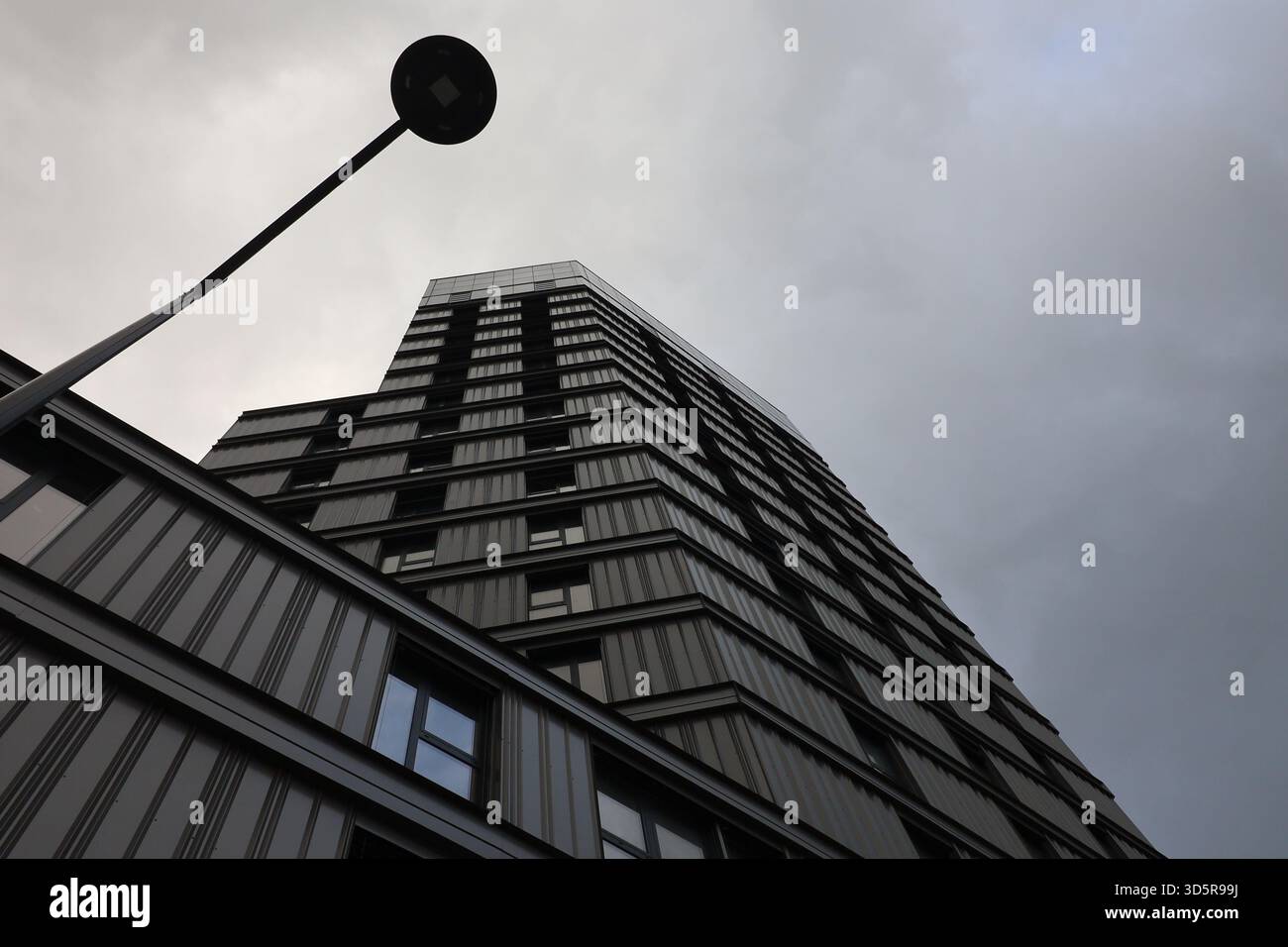 La Tour Elithis, bâtiment à énergie positive, vue extérieure, ville de Saint-Étienne, département de la Loire, France Banque D'Images