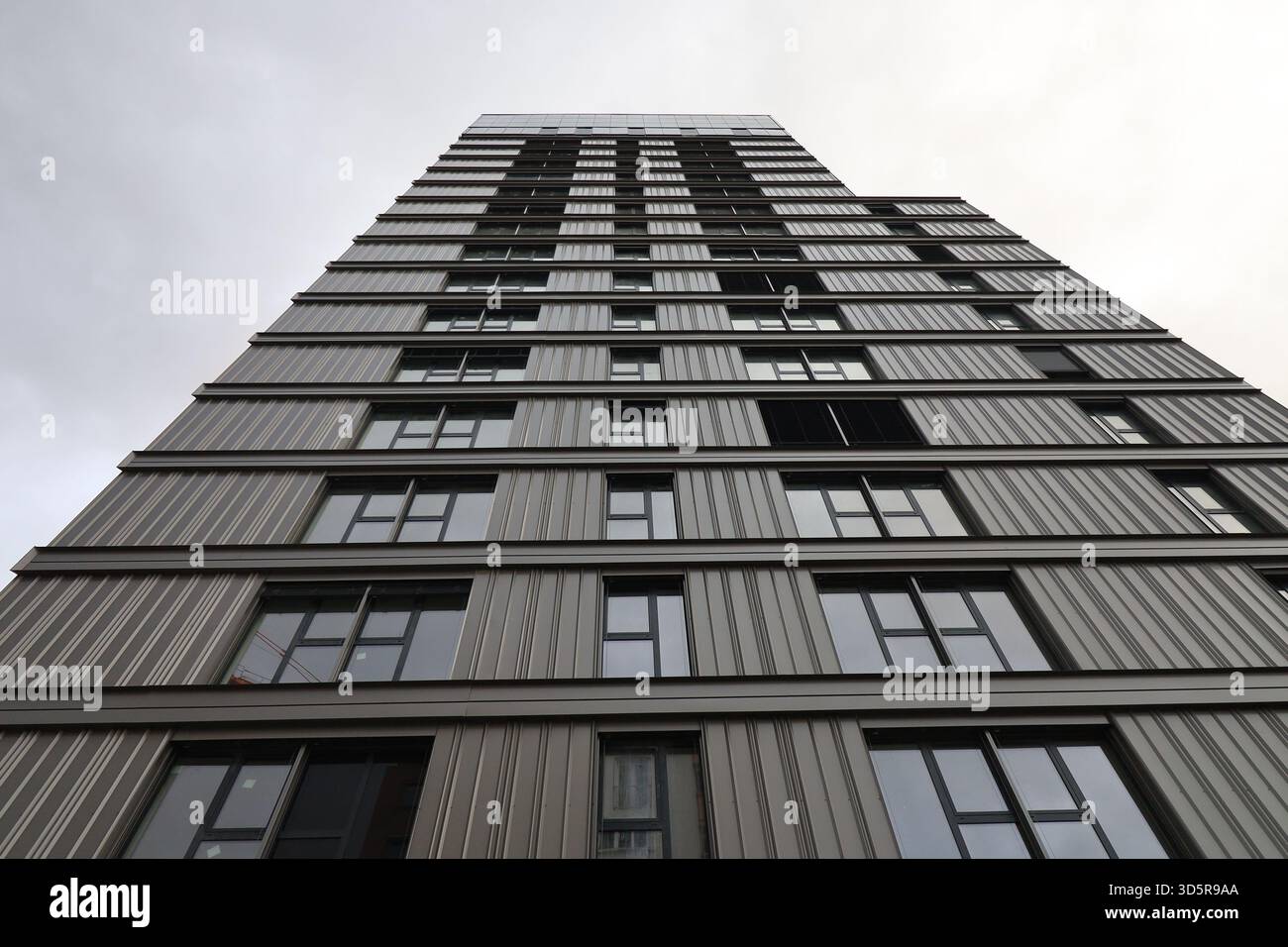 La Tour Elithis, bâtiment à énergie positive, vue extérieure, ville de Saint-Étienne, département de la Loire, France Banque D'Images
