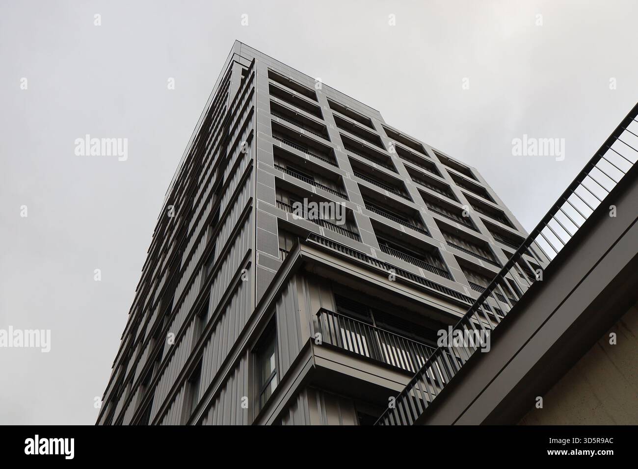 La Tour Elithis, bâtiment à énergie positive, vue extérieure, ville de Saint-Étienne, département de la Loire, France Banque D'Images
