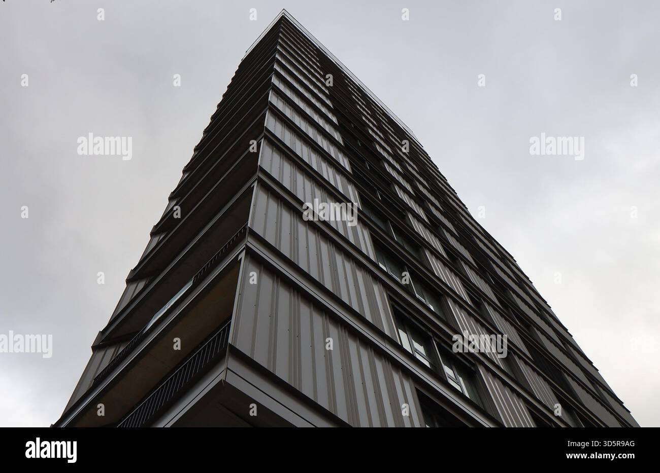 La Tour Elithis, bâtiment à énergie positive, vue extérieure, ville de Saint-Étienne, département de la Loire, France Banque D'Images