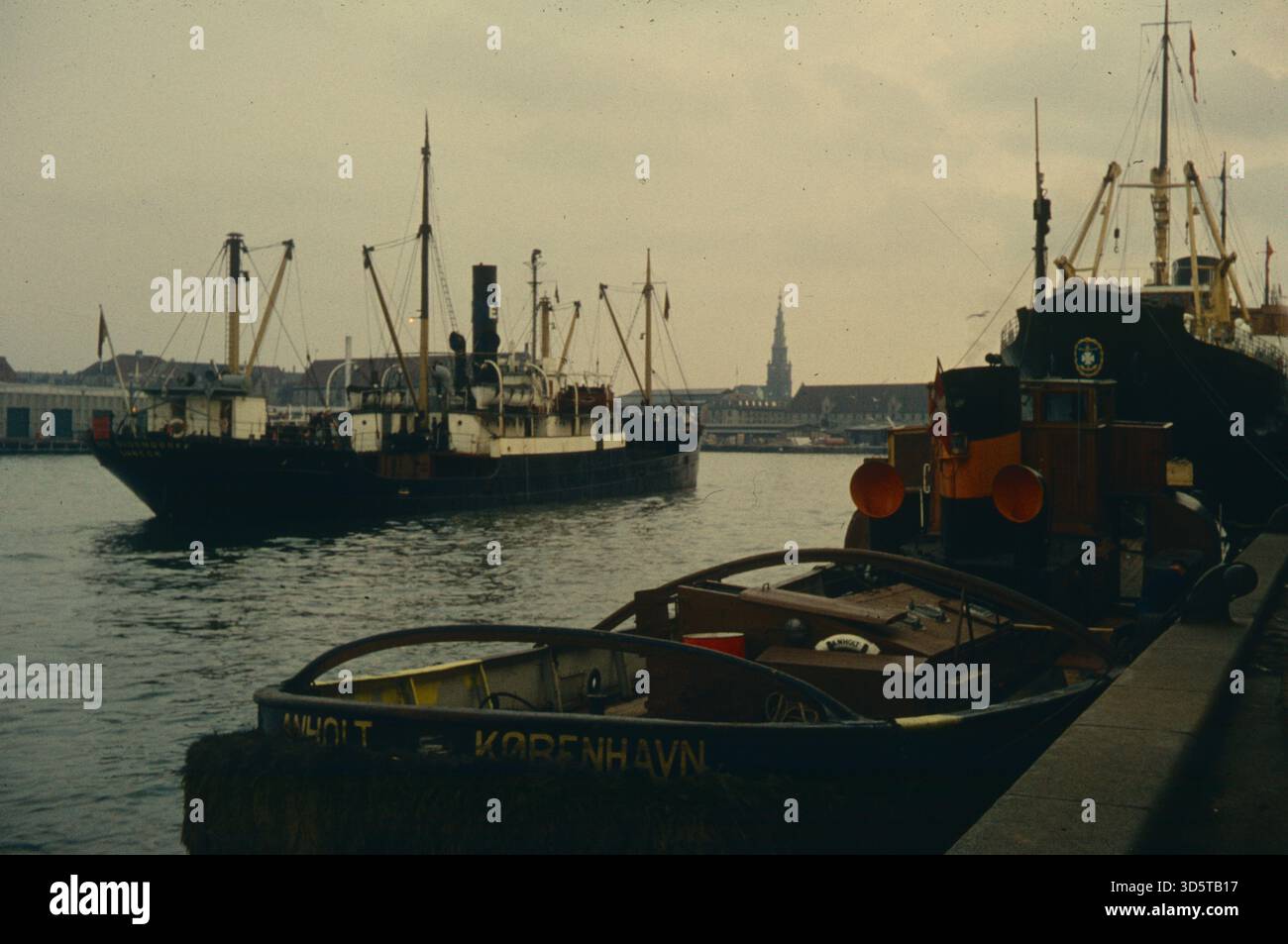 Bateaux dans le port de Copenhague. [traduction automatique] Banque D'Images