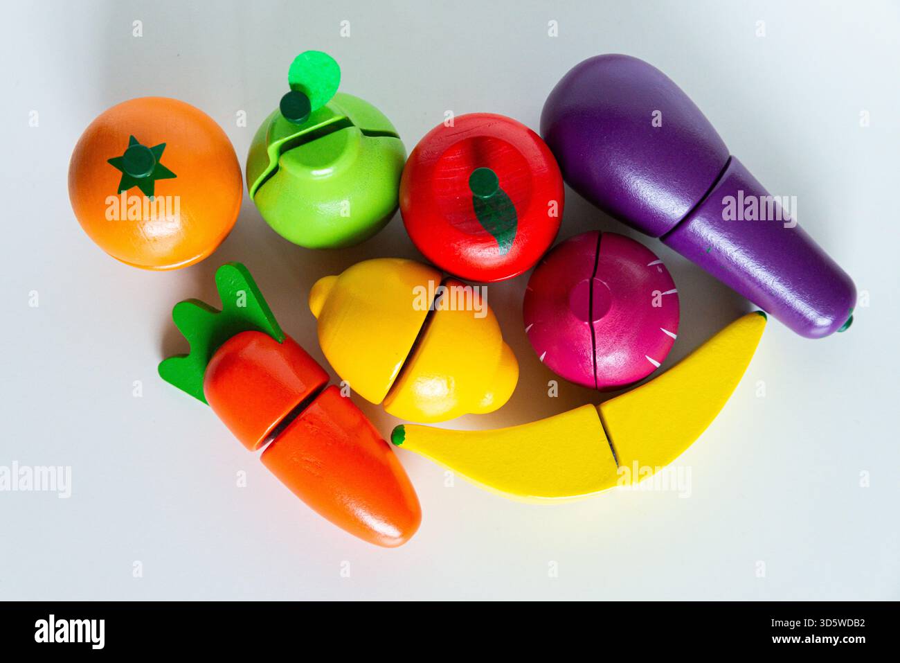 Fruits et légumes de jeu en bois vus d'en haut Banque D'Images