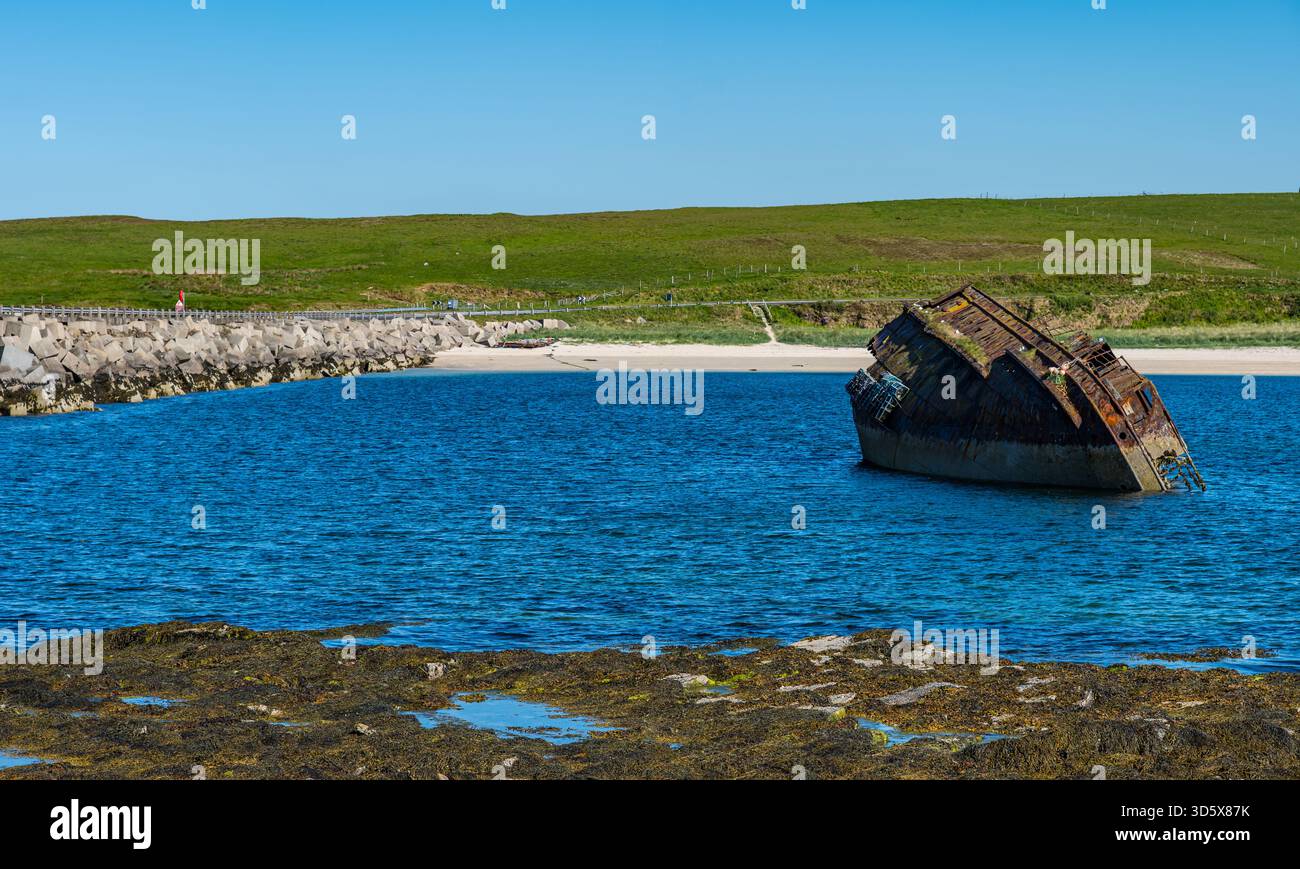 Navire rouillé abandonné coulé à Churchill Barriers, Orcades, Écosse, Royaume-Uni Banque D'Images