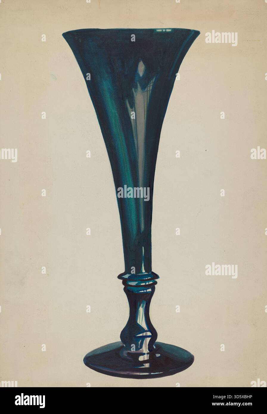 Ce vase en verre en forme de trompette par Ella Josephine Sterling, vers 1936, est un récipient décoratif montrant la bouche évasée, le corps cylindrique, la base, la clarté du verre, la couleur, et l'artisanat typique de la verrerie américaine du début du XXe siècle. Banque D'Images